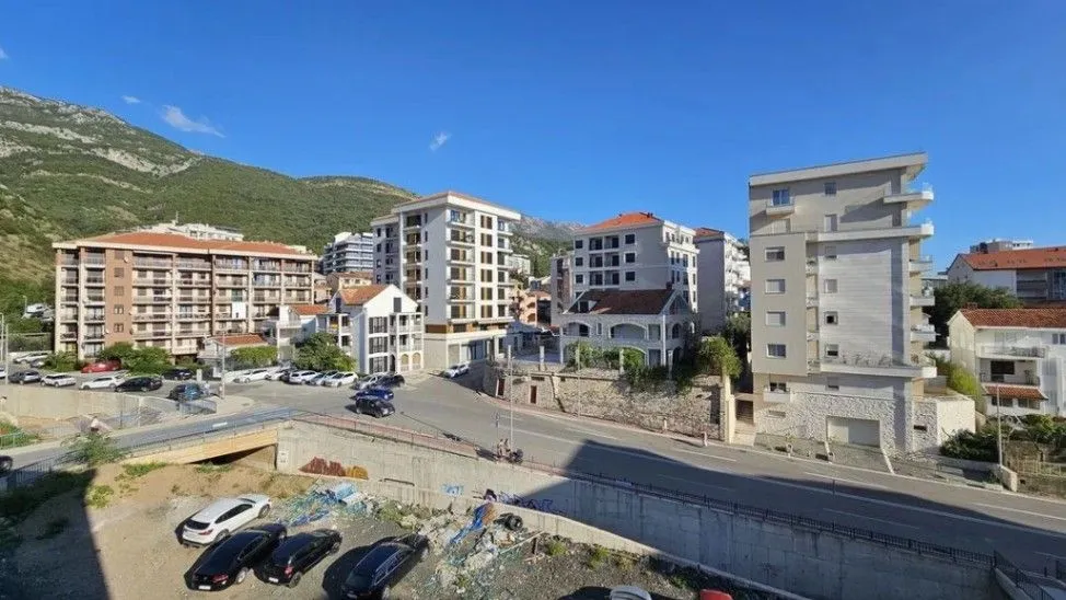 Izdavanje, jednosoban stan, 48m², Bečići, Budva