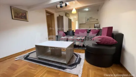 Dnevna soba sa garniturom i klub stočićem. - image 2
