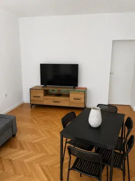 Izdavanje, trosoban stan, 74m², Centar, Novi Sad - image 2