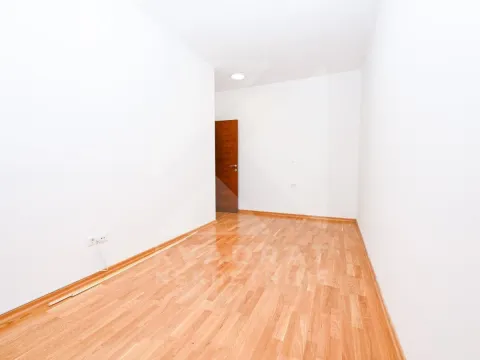 Rent, two bedroom apartment, 67m², Tuški Put, Podgorica - image 9