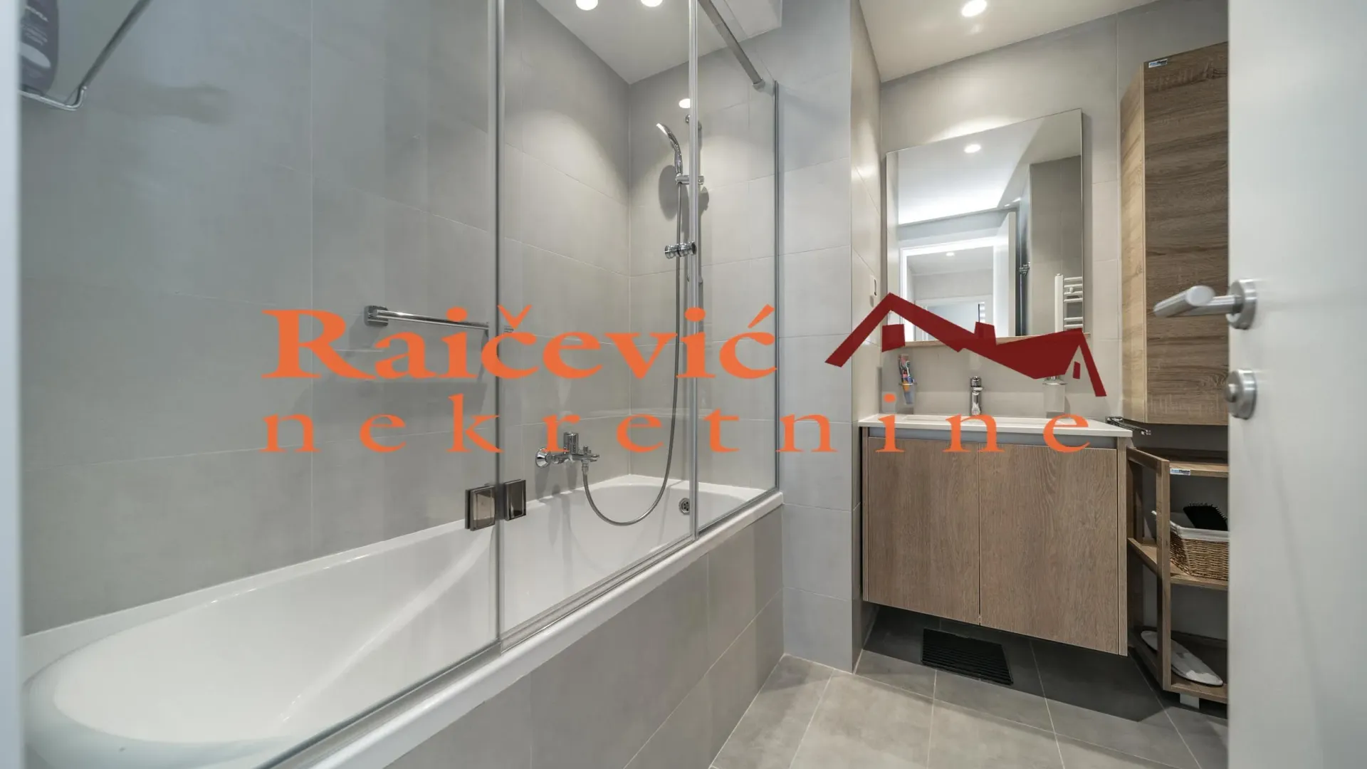 Izdavanje, trosoban stan, 90m², Savski Venac, Beograd