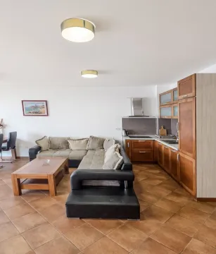 Prodaja, dvosoban stan, 83m², Bar, Crna Gora - image 16