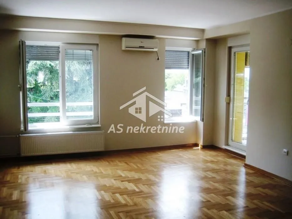 Izdavanje, trosoban stan, 78m², Lipov Lad, Zvezdara Sve Podlokacije