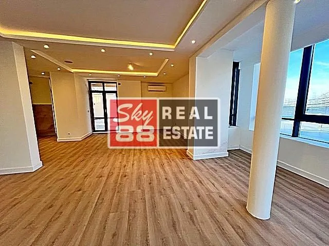 Izdavanje, četvorosoban stan, 156m², Savski Venac, Beograd