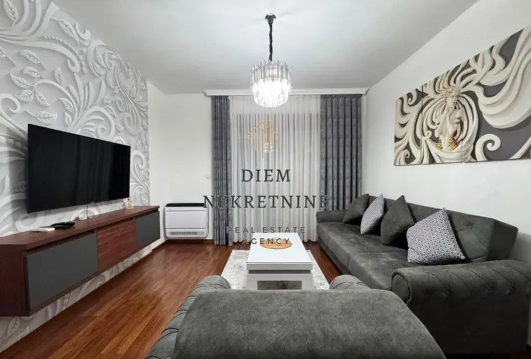 Izdavanje, dvosoban stan, 75m², Master Kvart, Podgorica