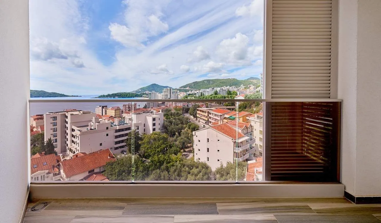 Prodaja, dvosoban stan, 90m², Rafailovići, Budva