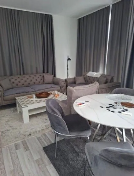 Izdavanje, dvosoban stan, 73m², Centar, Bar