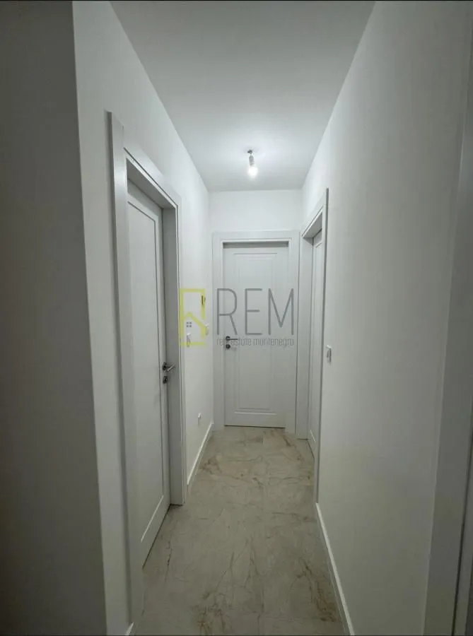 Izdavanje, dvosoban stan, 64m², Tološka šuma, Podgorica