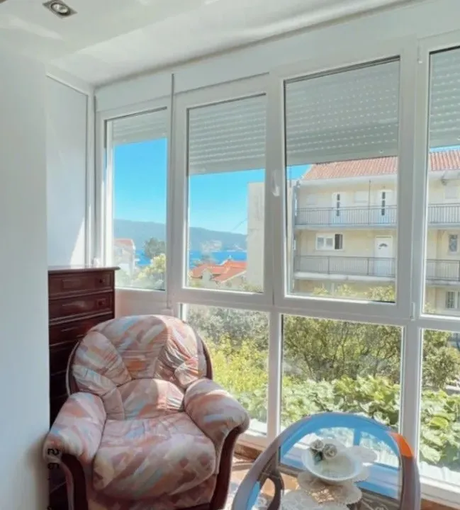 Izdavanje, dvosoban stan, 60m², Savina, Herceg Novi