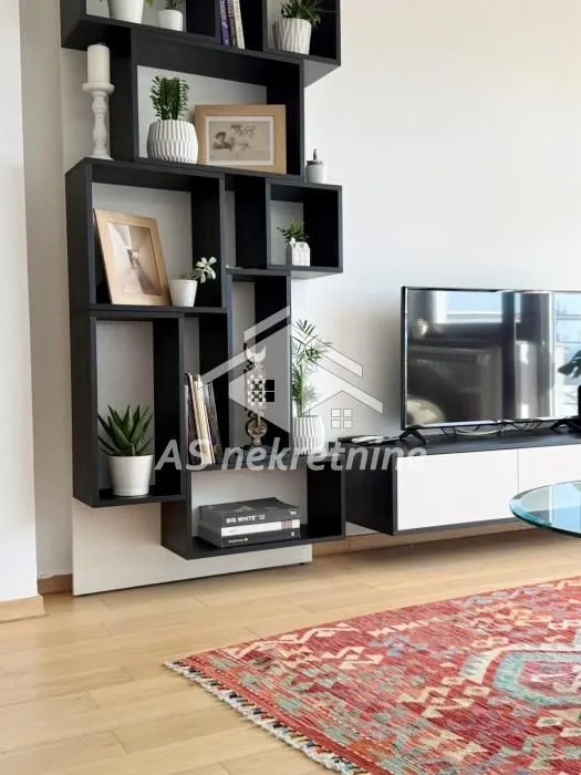 Izdavanje, trosoban stan, 73m², Vračar Sve Podlokacije, Beograd