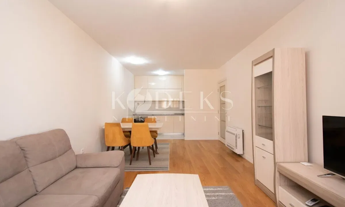 Izdavanje, dvosoban stan, 69m², Central Point, Podgorica