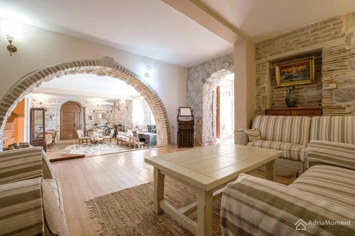Sale, house, 500m², Orahovac, Kotor