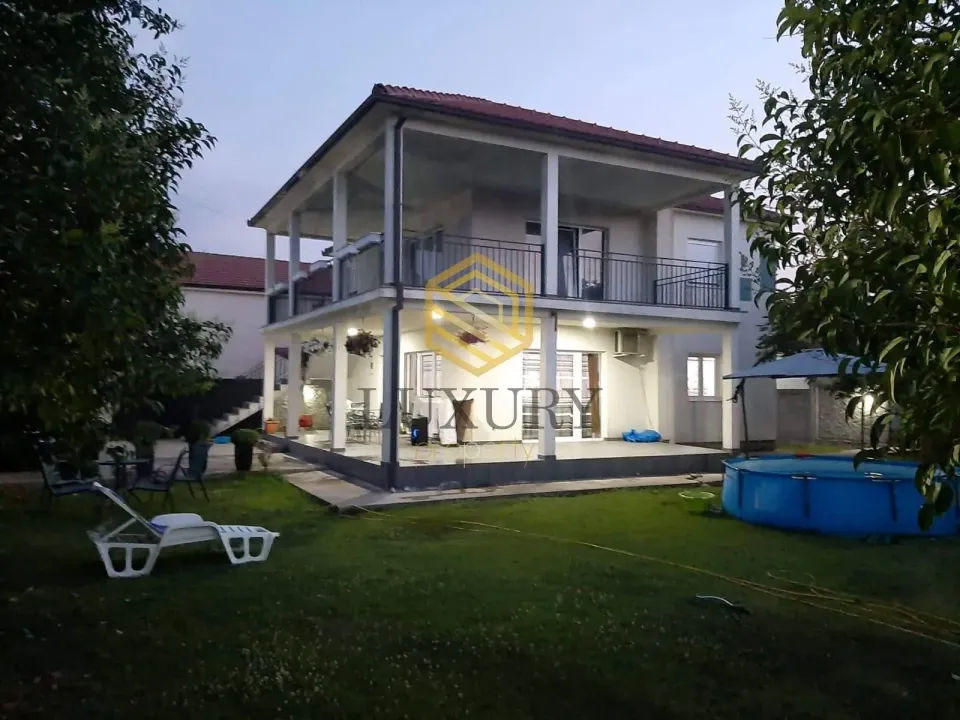 Rent, house, 260m², Donji Kokoti, Podgorica