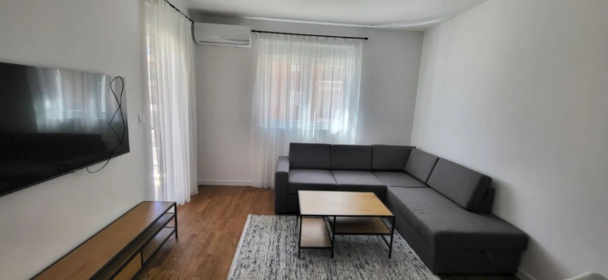 Izdavanje, jednosoban stan, 47m², Stari Aerodrom, Podgorica