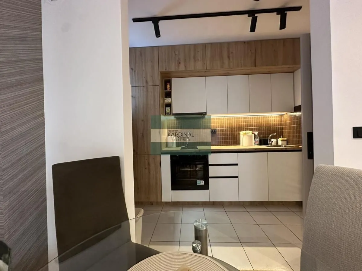 Izdavanje, dvosoban stan, 52m², Centar, Kragujevac