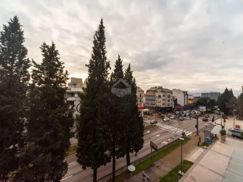 Izdavanje, dvosoban stan, 76m², Centar, Podgorica - image 14