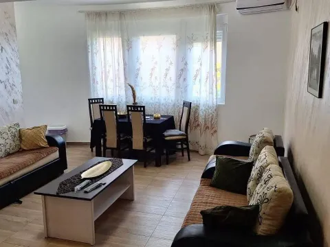 Rent, two bedroom apartment, 70m², Dumidran, Tivat - image 7