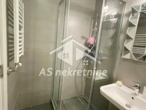 Izdavanje, trosoban stan, 79m², Južni Bulevar, Vračar Sve Podlokacije - image 10