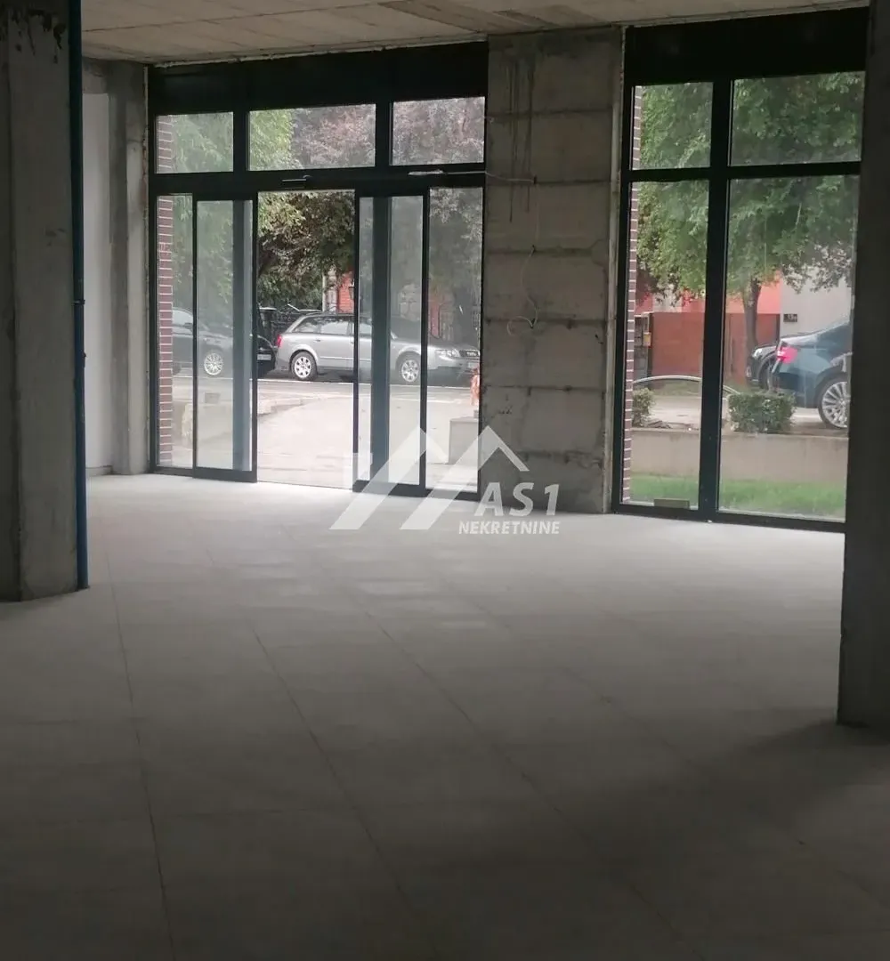 Rent, office space, 413m², Centar, Inđija