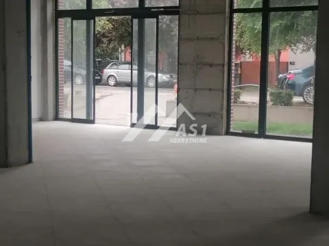 Izdavanje, poslovni prostor, 413m², Centar, Inđija - image 5