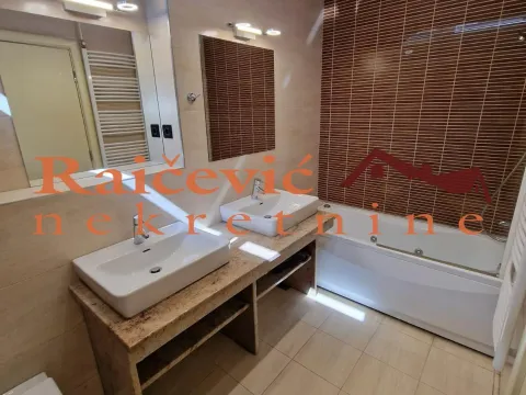 Izdavanje, četvorosoban stan, 148m², Savski Venac, Beograd - image 11