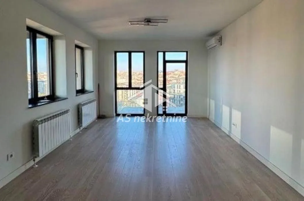 Izdavanje, četvorosoban stan, 110m², Savski Venac, Beograd