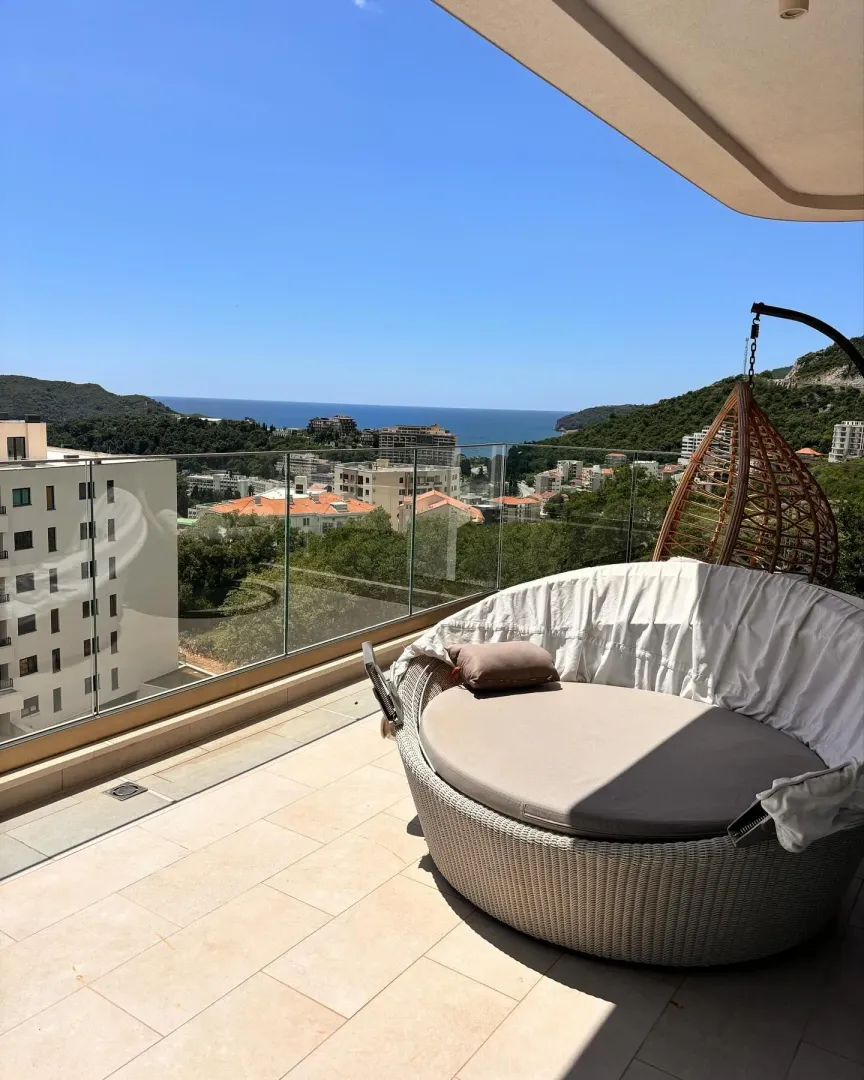 Sale, two bedroom apartment, 140m², Bečići, Budva