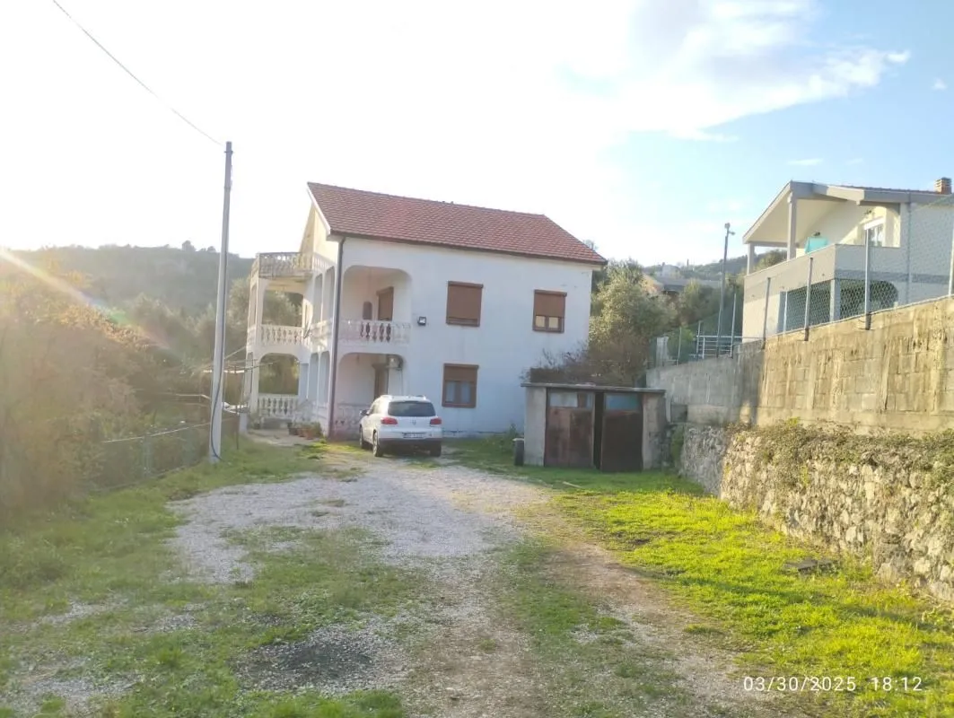 Prodaja, kuća, 220m², Šušanj, Bar
