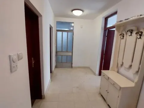 Izdavanje, dvosoban stan, 91m², Šušanj, Bar - image 12