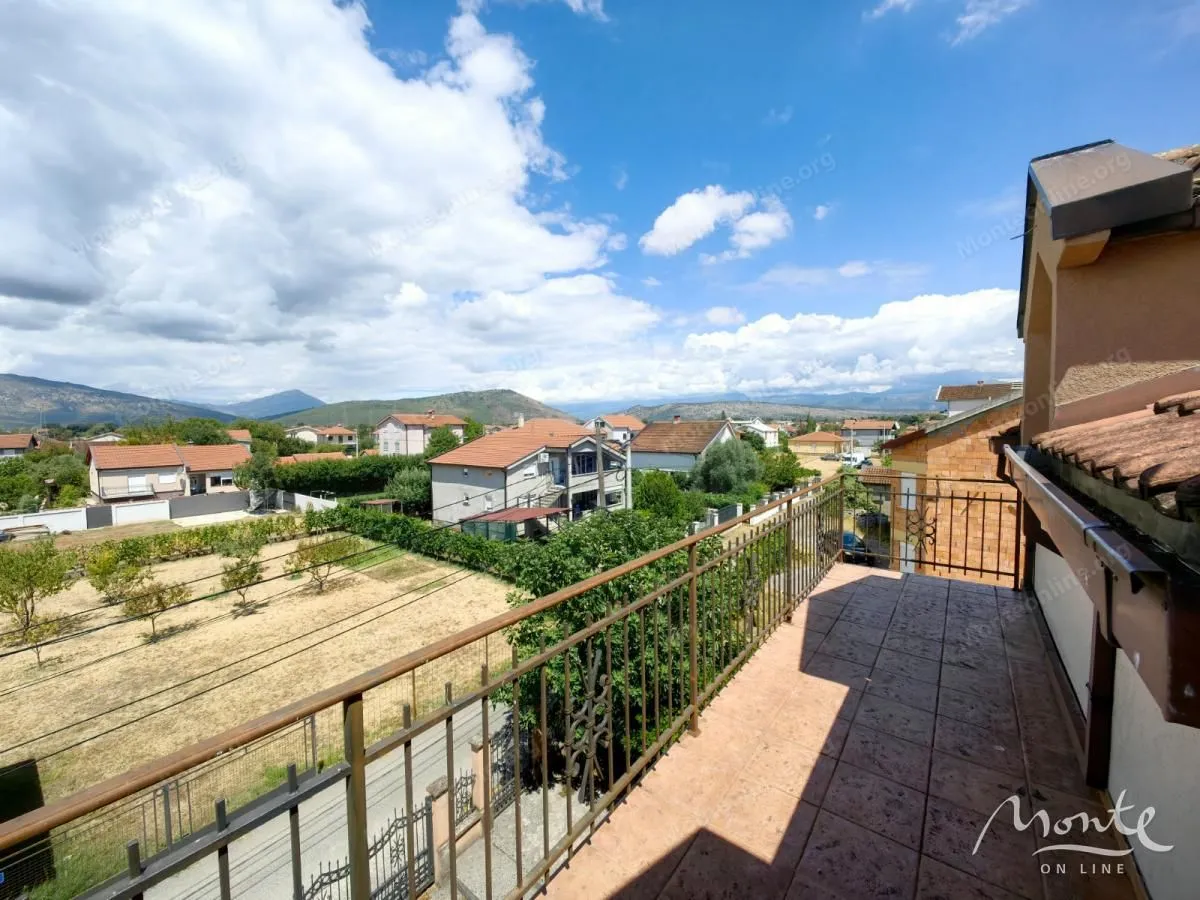 Prodaja, kuća, 385m², Donja Gorica, Podgorica