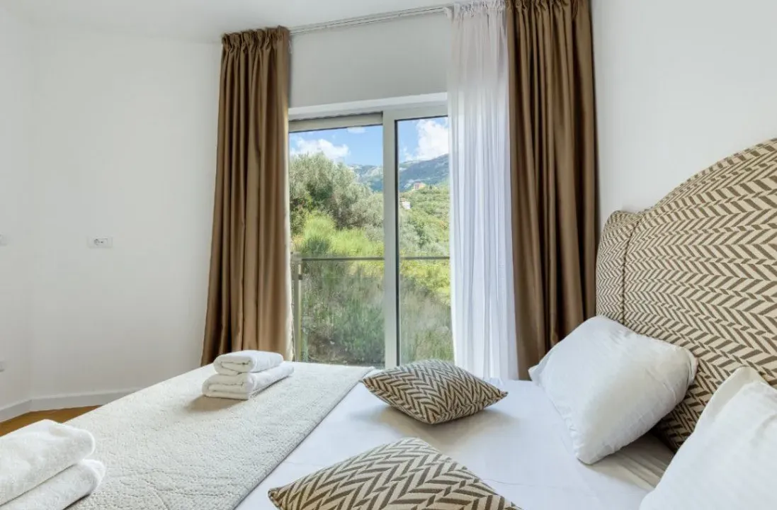 Izdavanje, jednosoban stan, 35m², Bečići, Budva