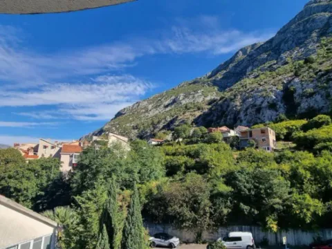 Prodaja, dvosoban stan, 50m², Dobrota, Kotor