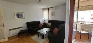 Izdavanje, dvosoban stan, 80m², Blok 5, Podgorica