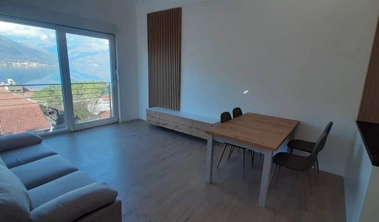 Prodaja, četvorosoban stan, 171m², Dobrota, Kotor