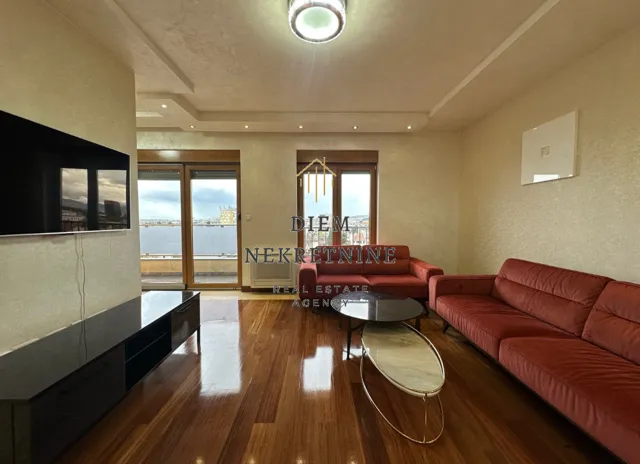 Rent, four bedroom apartment, 130m², Centar, Podgorica