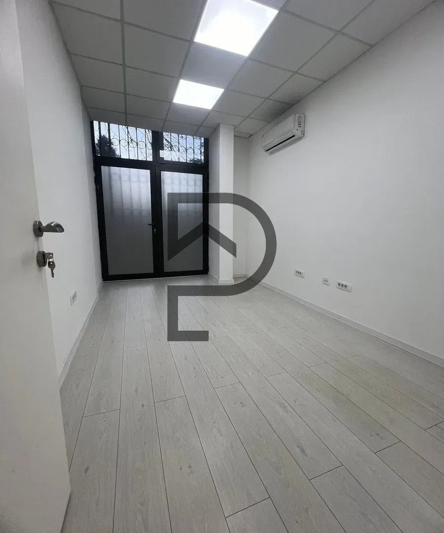 Rent, office space, 294m², Blok 6, Podgorica