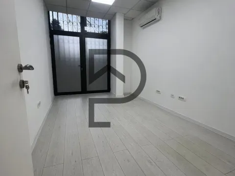 Izdavanje, poslovni prostor, 294m², Blok 6, Podgorica - image 6