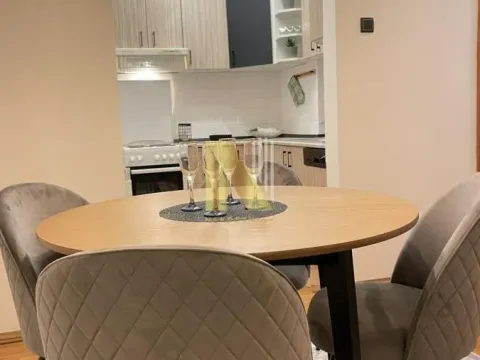 Izdavanje, jednosoban stan, 40m², Bulevar Evrope, Novi Sad Sve Podlokacije - image 3