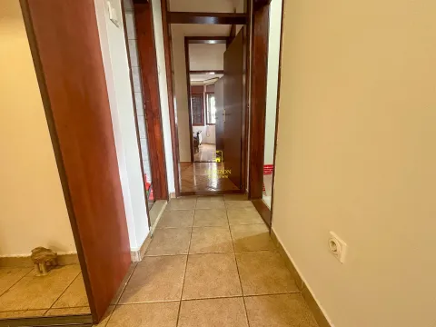 Prodaja, trosoban stan, 108m², Malo Brdo, Podgorica - image 5