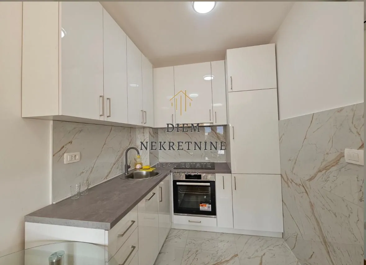 Izdavanje, jednosoban stan, 44m², Centar, Bar