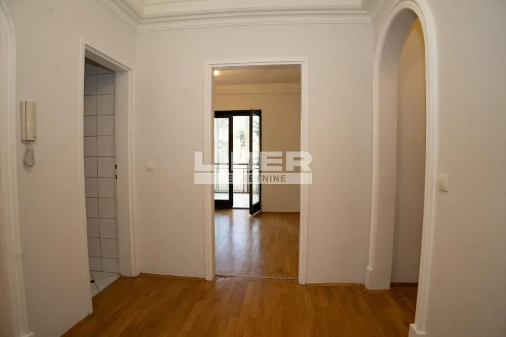 Izdavanje, kuća, 550m², Autokomanda, Voždovac Sve Podlokacije