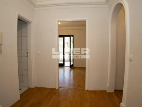 Rent, house, 550m², Autokomanda, Voždovac Sve Podlokacije - image 12