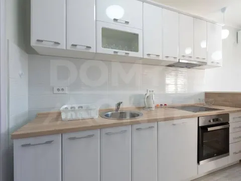 Rent, two bedroom apartment, 75m², Tivat, Crna Gora - image 12