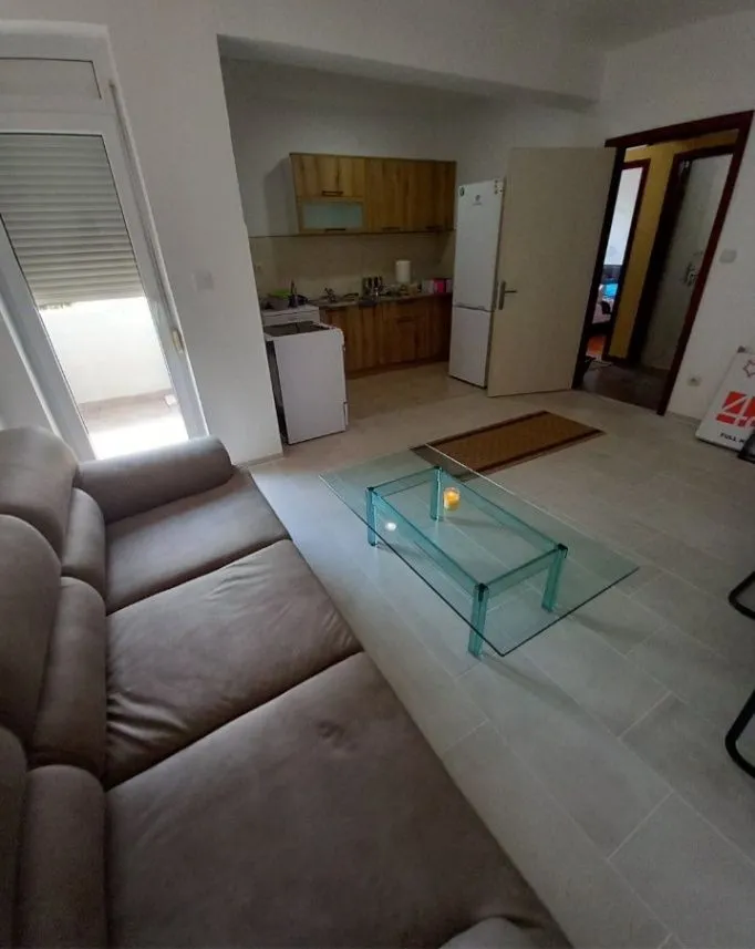 Izdavanje, dvosoban stan, 50m², Kod Big Fashion-a, Podgorica