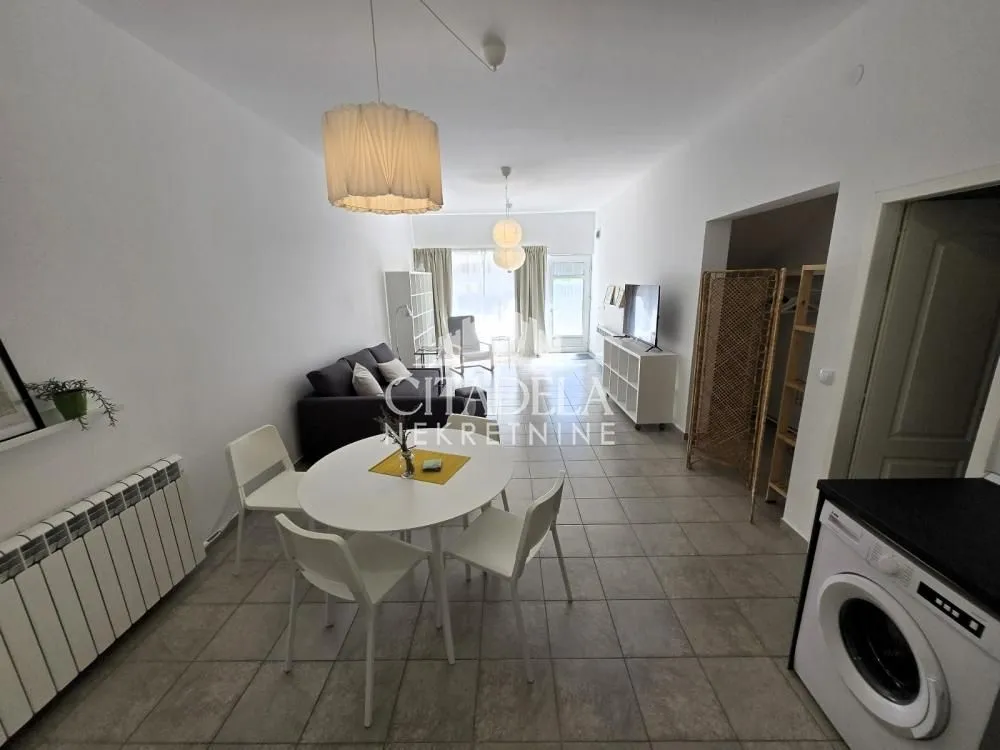 Izdavanje, jednosoban stan, 55m², Resnik, Beograd