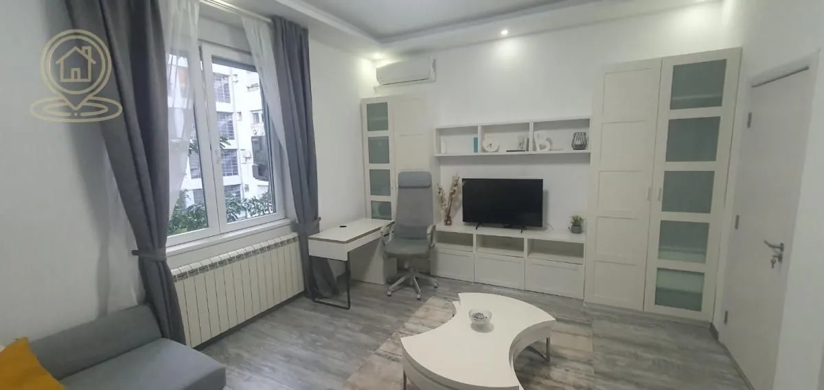 Izdavanje, dvosoban stan, 40m², Gundulićev Venac, Beograd