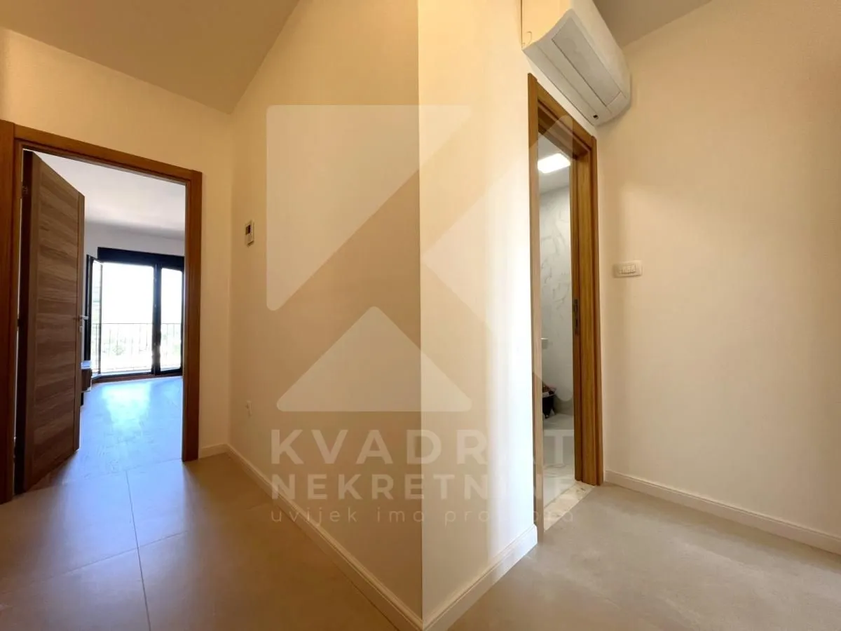 Izdavanje, dvosoban stan, 61m², Tološi, Podgorica