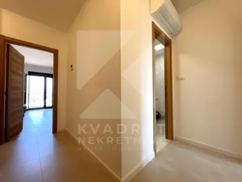 Izdavanje, dvosoban stan, 61m², Tološi, Podgorica - image 16