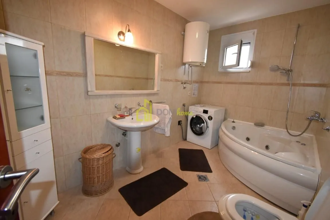 Sale, house, 191m², Tološi, Podgorica