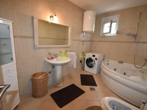 Sale, house, 191m², Tološi, Podgorica - image 32